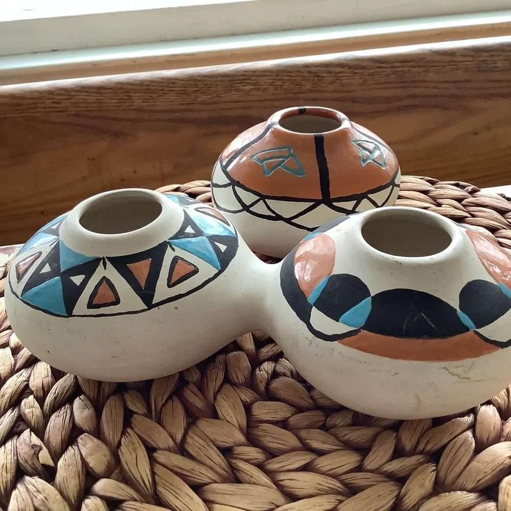 Vintage Signed Native American Pottery Vase - Picture 2 of 5